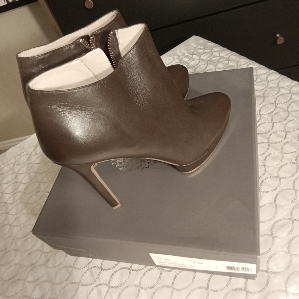 Beautiful Vince Camuto booties